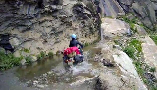 जज्बे को सलाम, इस लड़के ने बाइक से की 18380 फुट उंचाई पर यात्रा जज्बे को सलाम, इस लड़के ने बाइक से की 18380 फुट उंचाई पर यात्रा