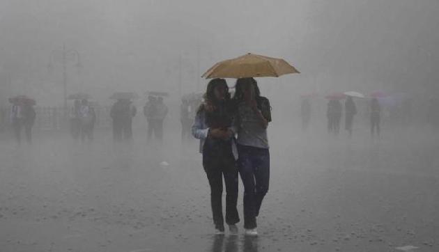 कई राज्यों में अगले 24 घंटे में भारी बारिश की चेतावनी, 50 Kmph की रफ्तार से चलेंगी तेज हवाएं कई राज्यों में अगले 24 घंटे में भारी बारिश की चेतावनी, 50 Kmph की रफ्तार से चलेंगी तेज हवाएं