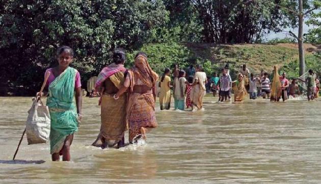 भारी बारिश का कहर, महज चार दिन में 10 हजार लोग हुए बेघर भारी बारिश का कहर, महज चार दिन में 10 हजार लोग हुए बेघर