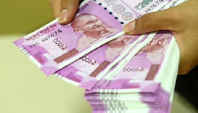 मात्र 131 रुपए की लॉटरी से जीते 31 करोड़ रुपए, पैसे 30 साल तक किस्तों में मिलेंगे
मात्र 131 रुपए की लॉटरी से जीते 31 करोड़ रुपए, पैसे 30 साल तक किस्तों में मिलेंगे