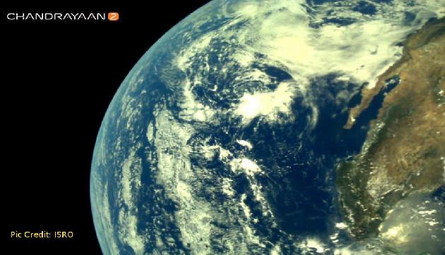 Chandrayaan2 ने भेजी पृथ्वी की ये बेहद खूबसूरत तस्वीरें, पल भर में हो गईं Viral Chandrayaan2 ने भेजी पृथ्वी की ये बेहद खूबसूरत तस्वीरें, पल भर में हो गईं Viral