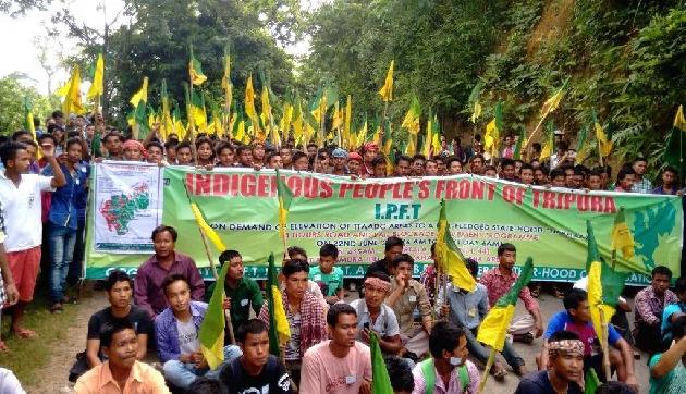 अनुच्छेद 370 के हटने का इन राज्यों में हुआ कड़ा विरोध, भाजपा की सहयोगी पार्टी ने खोला मोर्चा अनुच्छेद 370 के हटने का इन राज्यों में हुआ कड़ा विरोध, भाजपा की सहयोगी पार्टी ने खोला मोर्चा