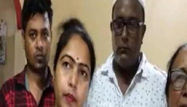 एक फेसबुक पोस्ट ने बनाया ईद को खास, बांग्लादेशी महिला ने असम में खोज निकाला अपना खोया परिवार एक फेसबुक पोस्ट ने बनाया ईद को खास, बांग्लादेशी महिला ने असम में खोज निकाला अपना खोया परिवार