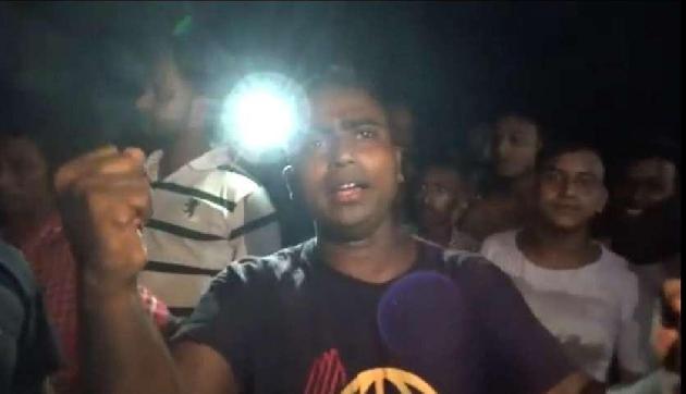 भाजपा शासित राज्य में बिजली कटौती से गुस्साए लोगों ने उठाया खतरनाक कदम भाजपा शासित राज्य में बिजली कटौती से गुस्साए लोगों ने उठाया खतरनाक कदम