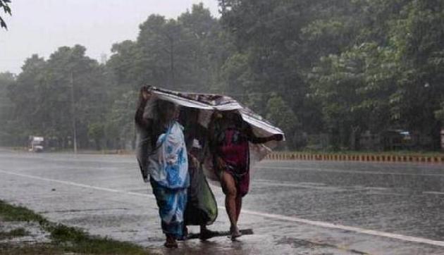 45-55 किमी प्रति घंटा की तेज हवाओं के साथ भारी बारिश की चेतावनी जारी, इन राज्यों में बरसेगी आफत
45-55 किमी प्रति घंटा की तेज हवाओं के साथ भारी बारिश की चेतावनी जारी, इन राज्यों में बरसेगी आफत