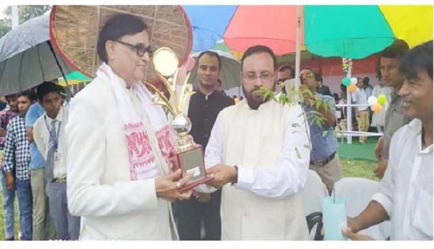 देश के प्राख्यात वैज्ञानिक को किया गया सम्मान, पढ़िए पूरी खबर
देश के प्राख्यात वैज्ञानिक को किया गया सम्मान, पढ़िए पूरी खबर