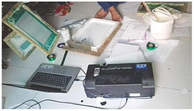 घर में ही लगा रखी थी नोट छापने वाली मशीन, पुलिस ने मारा छापा तो उड़े सभी के होश घर में ही लगा रखी थी नोट छापने वाली मशीन, पुलिस ने मारा छापा तो उड़े सभी के होश