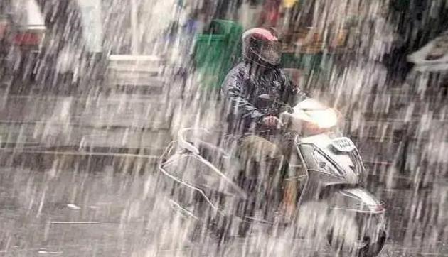 अगले 24 घंटे में होगी भयंकर बारिश, मौसम विभाग ने दी हालात बिगड़ने की चेतावनी
अगले 24 घंटे में होगी भयंकर बारिश, मौसम विभाग ने दी हालात बिगड़ने की चेतावनी
