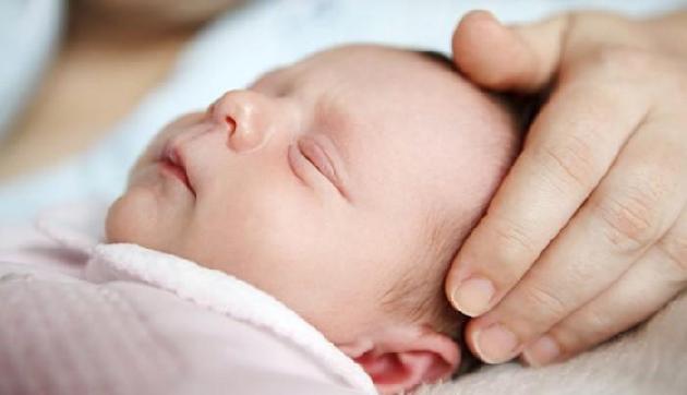 6 बच्चों के बाद फिर से पैदा हुई बेटी, माता-पिता ने दो हजार रूपए में बेच दिया 6 बच्चों के बाद फिर से पैदा हुई बेटी, माता-पिता ने दो हजार रूपए में बेच दिया
