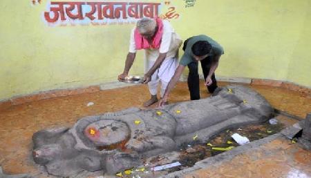 भारत के इस गांव का नाम है 'रावण', लोग अपनी गाड़ियों पर लिखवाते हैं जय लंकेश भारत के इस गांव का नाम है 'रावण', लोग अपनी गाड़ियों पर लिखवाते हैं जय लंकेश