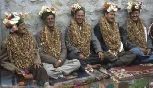 यहां सभी सगे भाइयों से होती है एक लड़की की शादी, हैरान कर देगी ये सच्चाई यहां सभी सगे भाइयों से होती है एक लड़की की शादी, हैरान कर देगी ये सच्चाई