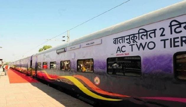 मात्र इतने रुपए में भारत दर्शन करवाएगी रेलवे, 13 दिनों का होगा सफर
मात्र इतने रुपए में भारत दर्शन करवाएगी रेलवे, 13 दिनों का होगा सफर