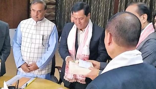 अब इस राज्य से बाहर हो सकते हैं लाखों लोग, सरकार के पास पहुंची ये खुफिया रिपोर्ट अब इस राज्य से बाहर हो सकते हैं लाखों लोग, सरकार के पास पहुंची ये खुफिया रिपोर्ट