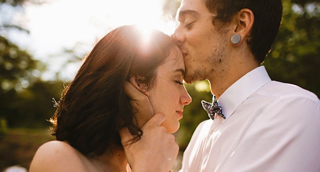 Give A Sweet Token Of Love On Kiss Day Give A Sweet Token Of Love On Kiss Day