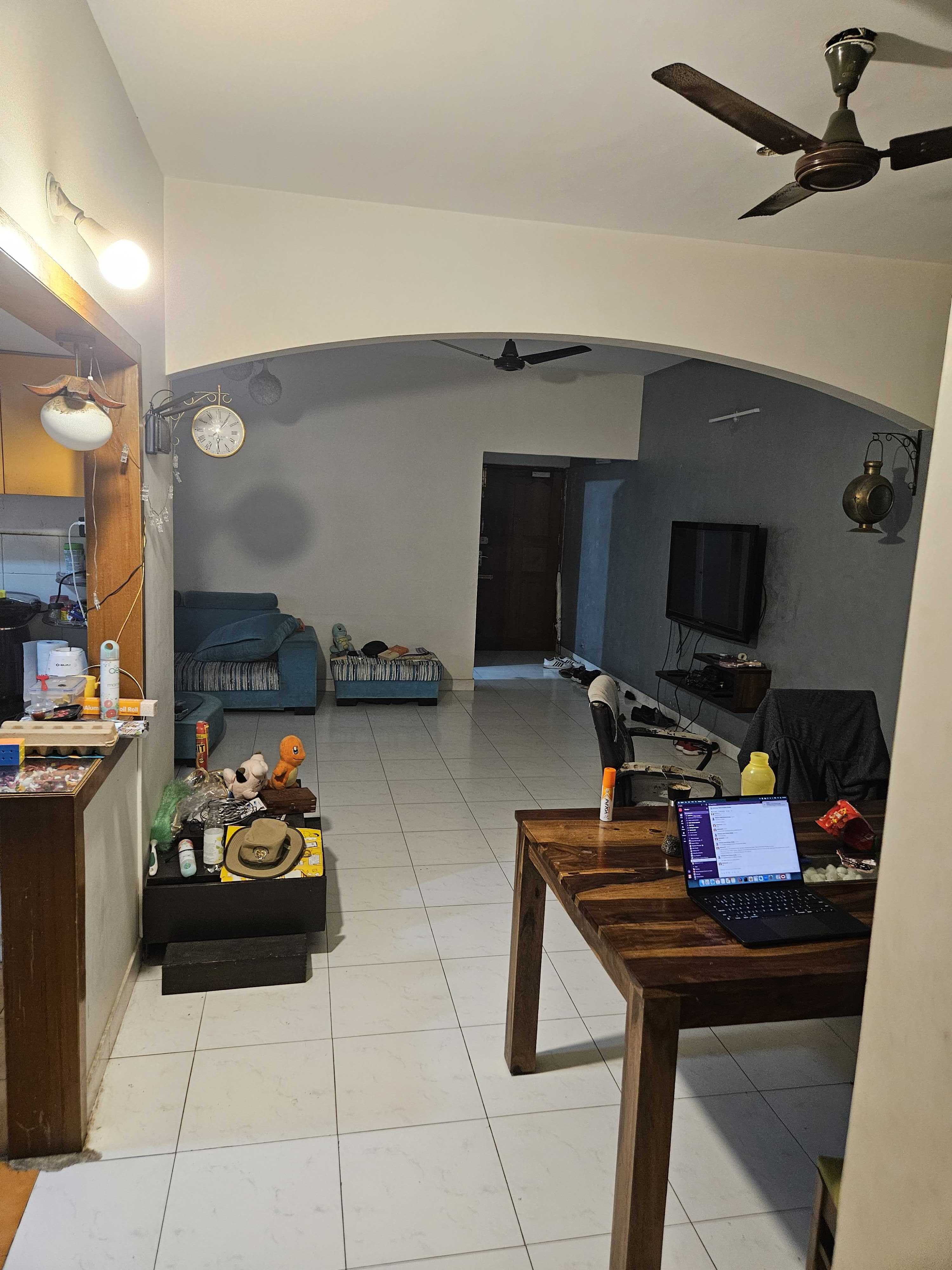 https://s3.ap-south-1.amazonaws.com/fmr.prod.media/akrzy-1748605806283-18720.jpg