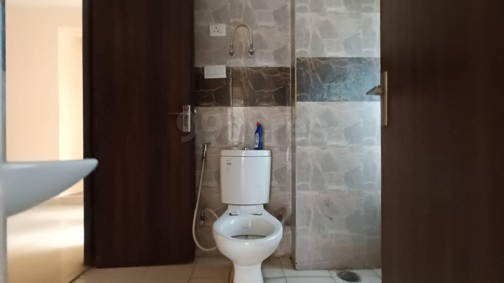 https://s3.ap-south-1.amazonaws.com/fmr.prod.media/auveq-1700818020029-01204