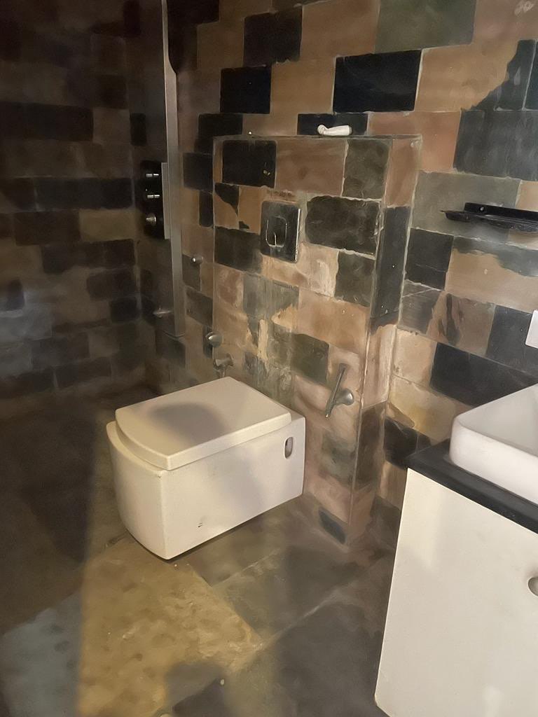 https://s3.ap-south-1.amazonaws.com/fmr.prod.media/ehkxk-1641819912751-01255