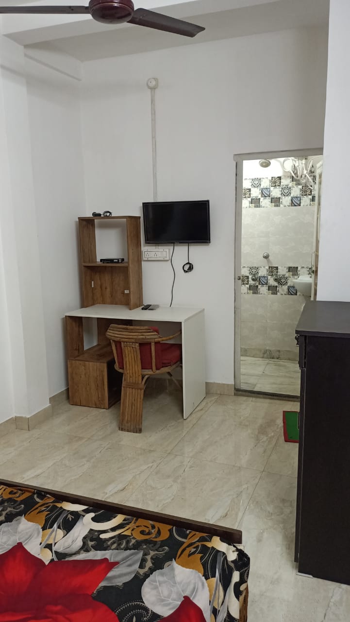 https://s3.ap-south-1.amazonaws.com/fmr.prod.media/fpekq-1701693395845-32104.jpeg