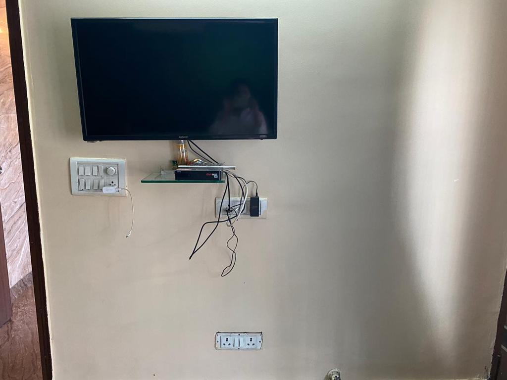 https://s3.ap-south-1.amazonaws.com/fmr.prod.media/jukvc-1681320263561-16424