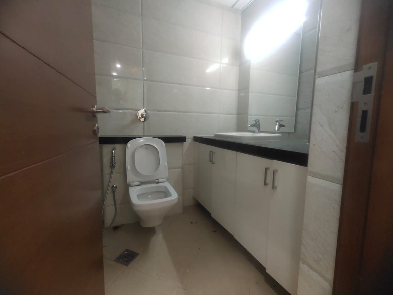 https://s3.ap-south-1.amazonaws.com/fmr.prod.media/jwnnp-1690392382803-04253