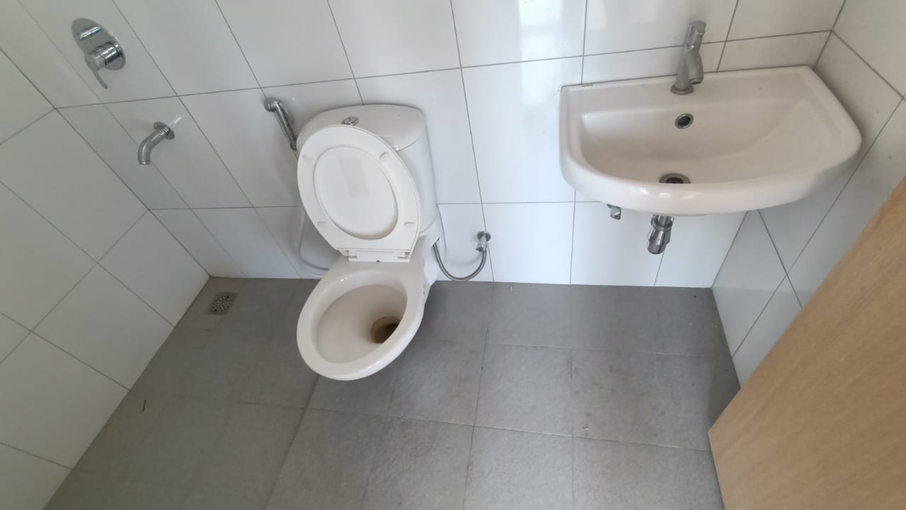 https://s3.ap-south-1.amazonaws.com/fmr.prod.media/klhkj-1713015295995-78547.jpg