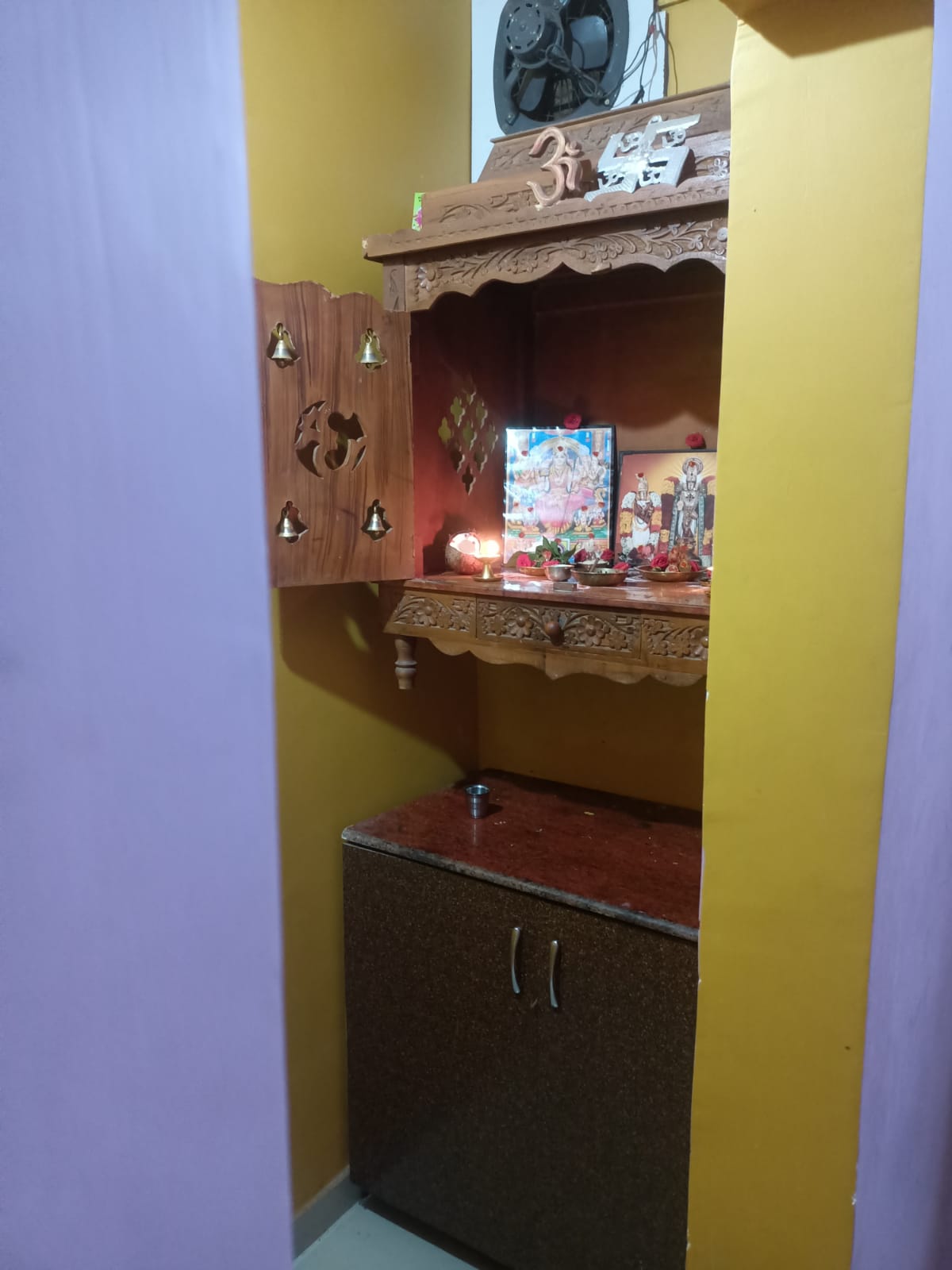 https://s3.ap-south-1.amazonaws.com/fmr.prod.media/knjle-1704258178579-20526.jpg