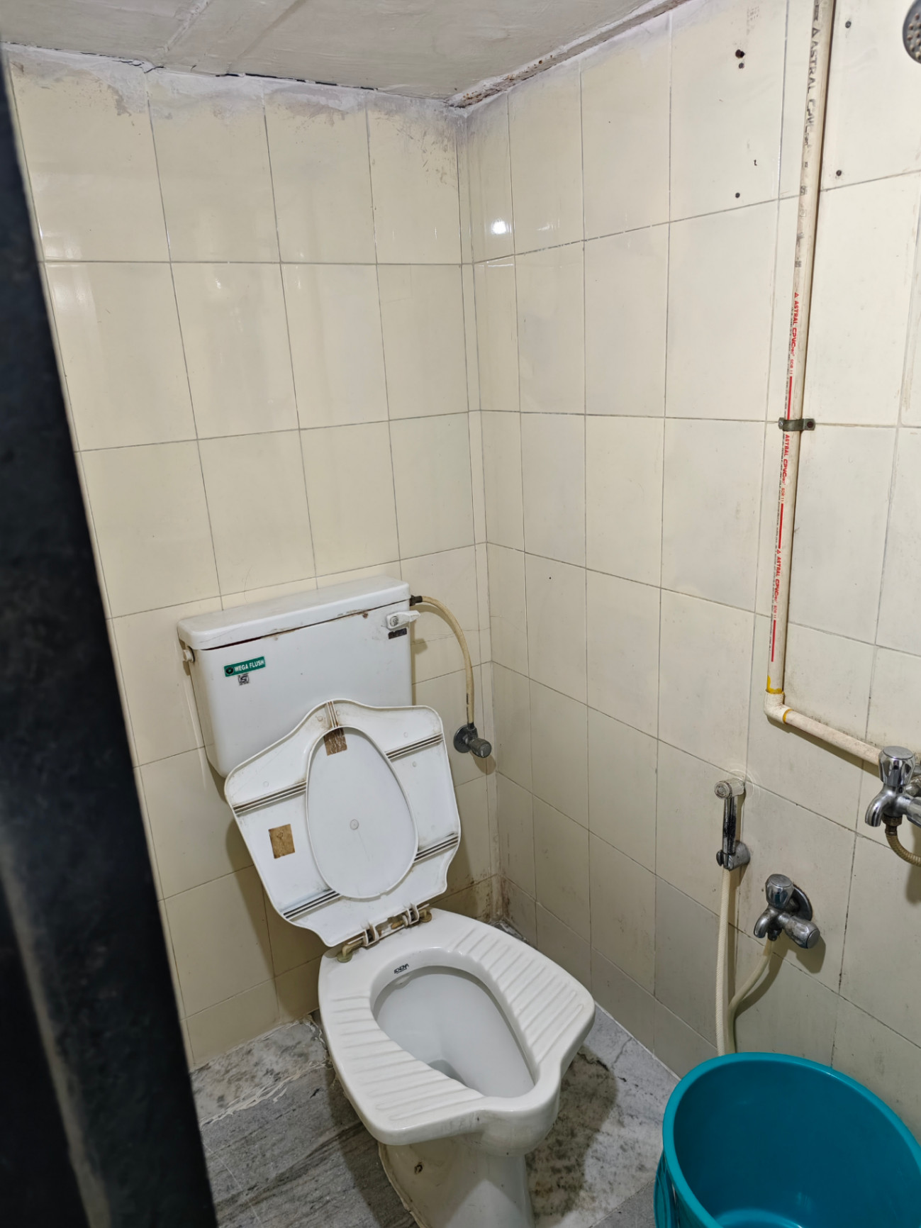 https://s3.ap-south-1.amazonaws.com/fmr.prod.media/kvalj-1715928678202-50813