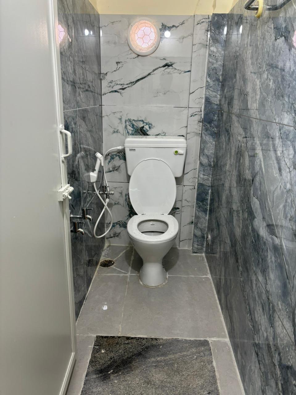 https://s3.ap-south-1.amazonaws.com/fmr.prod.media/ljuzs-1710852730873-33533