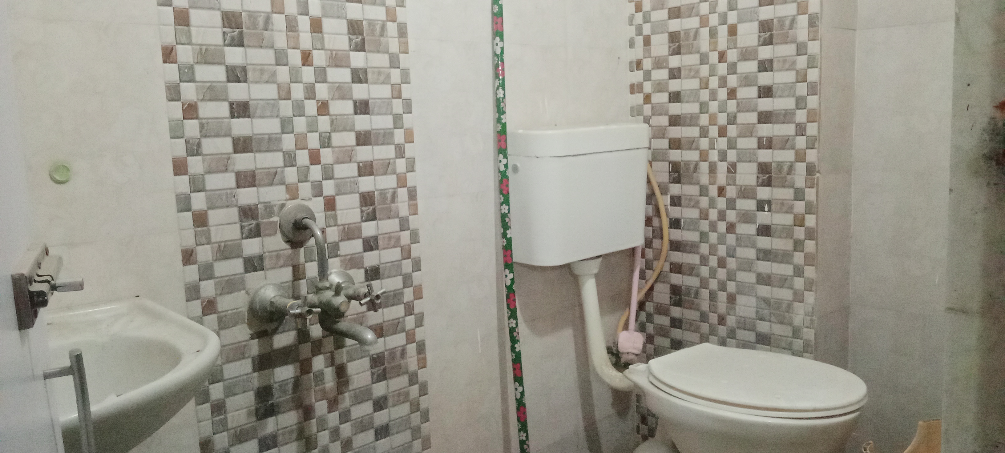 https://s3.ap-south-1.amazonaws.com/fmr.prod.media/uzawo-1736094313877-53818.jpg