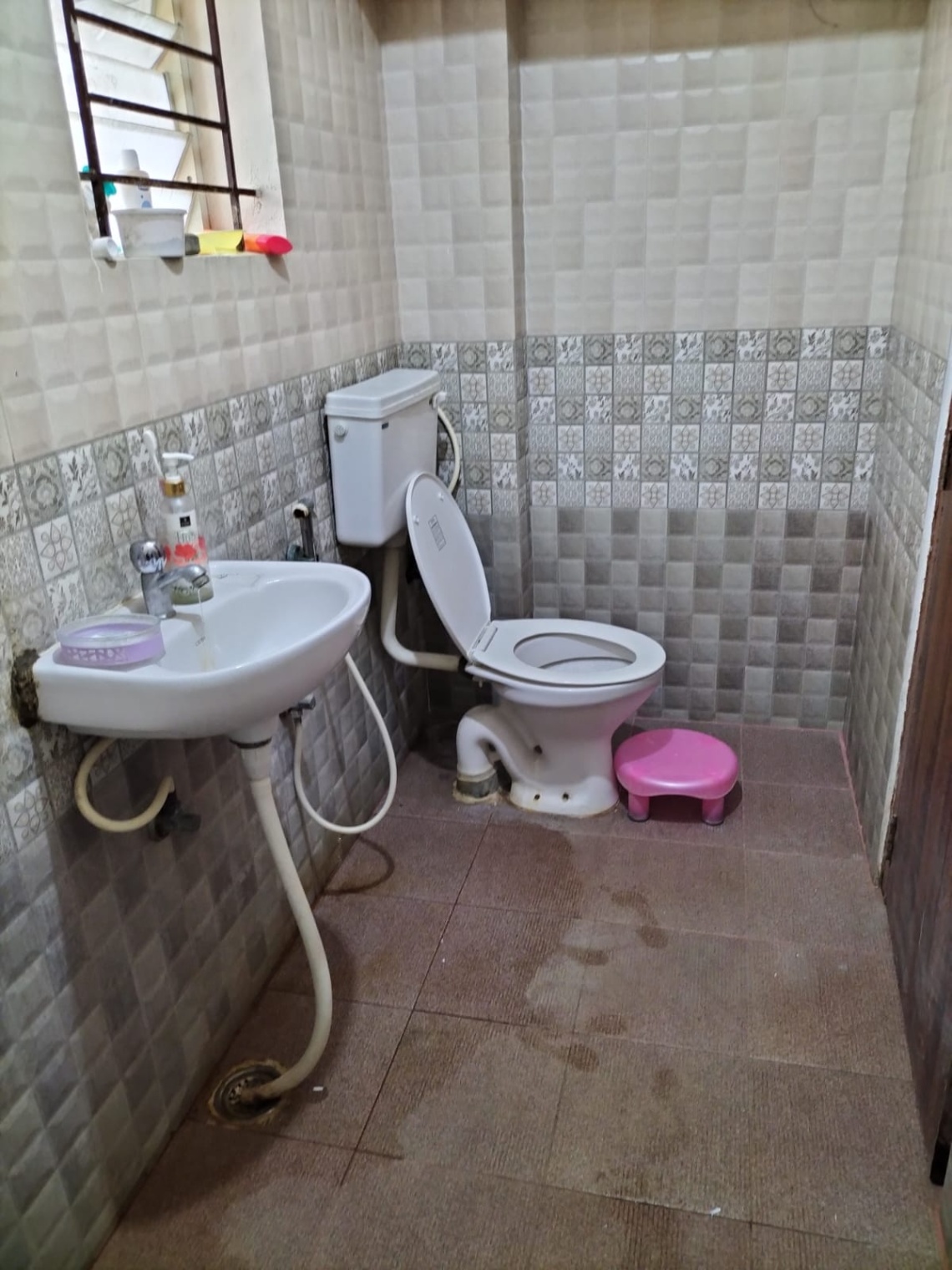 https://s3.ap-south-1.amazonaws.com/fmr.prod.media/vqecl-1685380492912-76081