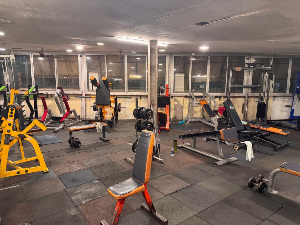 16 Hour Gym - Kandivali West