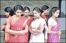 6 guru pativratalu movie
