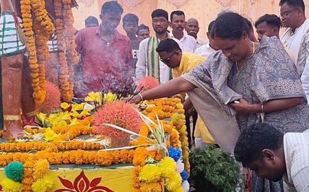 हूल दिवस पर सिद्धू कान्हू को किया याद:बिश्राम मुंडा ने सोनुआ के झींगामर्चा के सिद्धू कान्हू चौक में किया माल्यार्पण