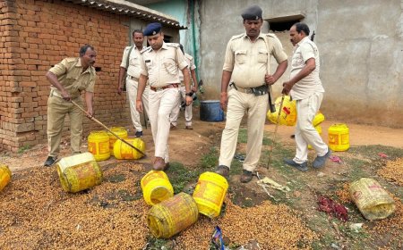 उत्पाद विभाग ने गिरिडीह में मारा छापा:160 लीटर तैयार महुआ शराब को किया गया जब्त, 2 पर एफआईआर