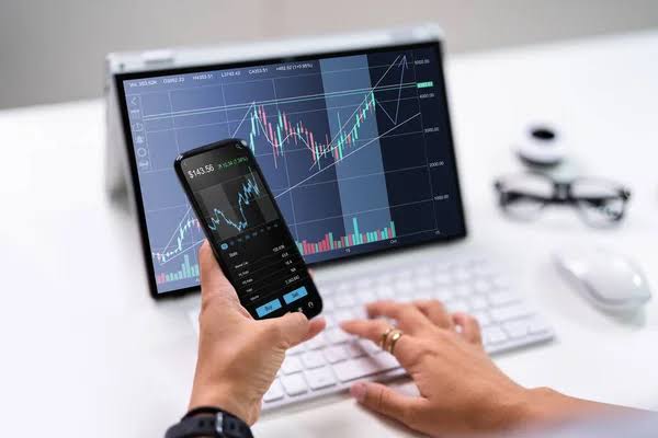 Choosing Your First Stock Broker: 3 Essential Factors