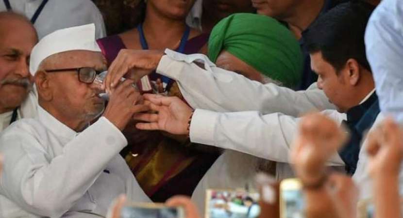 After six days, Anna Hazare ends indefinite hunger strike
