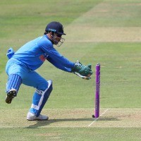 ‘Don’t try imitating MS Dhoni’ - Shastri’s advice to young wicket-keepers