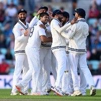 Umesh and Bumrah put India in favorable position on day one
