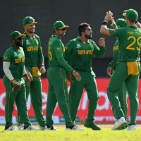 South Africa thump Bangladesh, take one step closer to semis