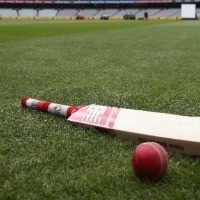 Bat signed by 2011 World Cup-winning team fetches USD 25,000 on NFT auction