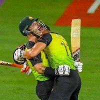 Stoinis, Wade end Pakistan's streak and put Australia in final