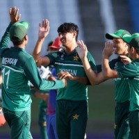 Pakistan join free-scoring England in quarter-finals