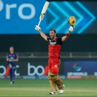 Maxwell records his sixth 50+ score in the season to power RCB to their 100th IPL win