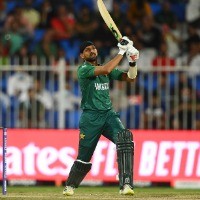 Malik smashes the fastest 50 after Babar notched up his 19th 50+ of the year in T20s