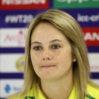 South Africa's Van Niekerk out of ODI World Cup with ankle injury