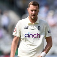 Ollie Robinson clear to resume cricket after serving ban for historic tweets