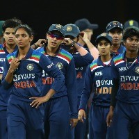 Indian batters flop as Australia seal multi-format series in advance