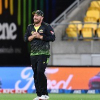 Aaron Finch doubtful for T20 World Cup after aggravating knee injury
