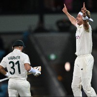 David Warner endures a Test match to forget