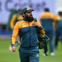 Misbah and Waqar step down from Pakistan coaching roles